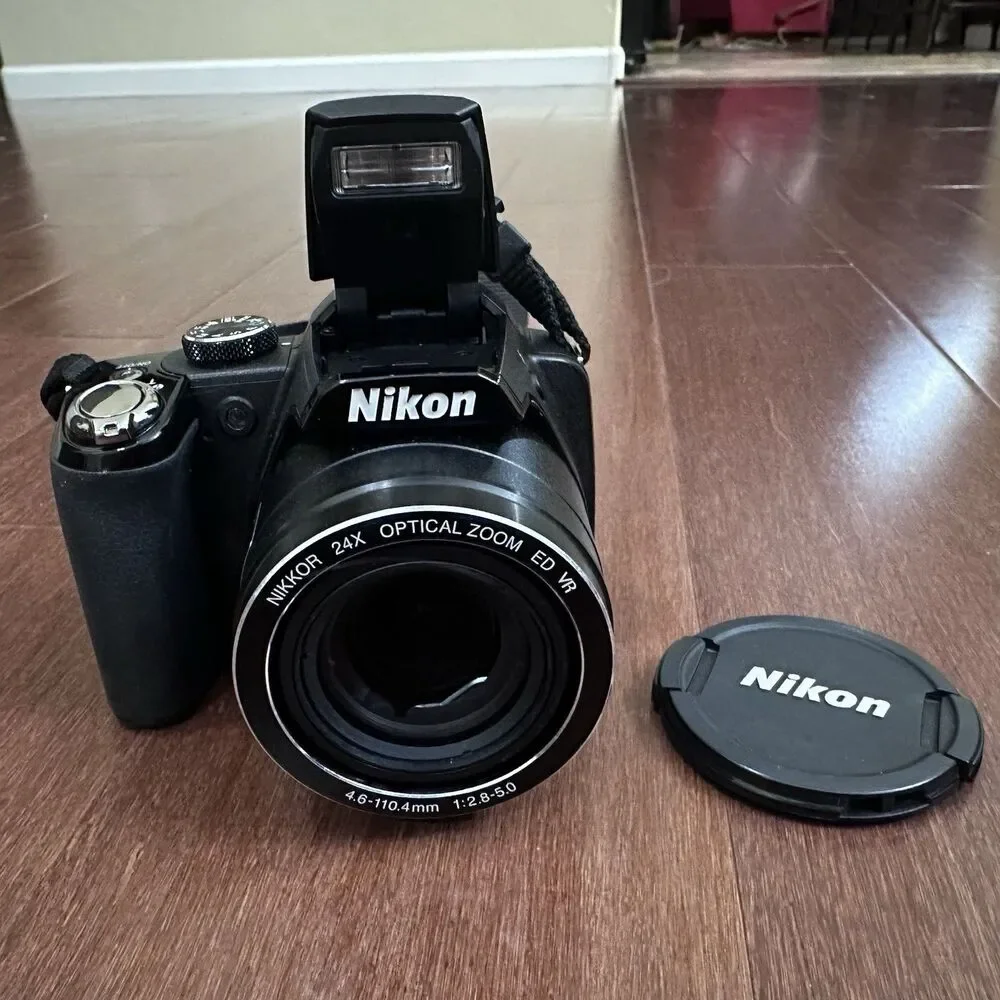 Nikon Coolpix P90 12.1MP Digital Bridge Camera 24x Optical Zoom Charger - Tested